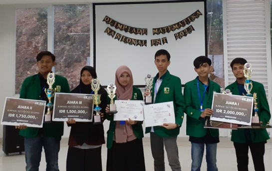 lima mahasiswa yang meraih Juara di Olimpiade Nasional Matematika UIN Imam Bonjol Padang